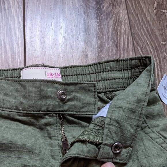 [KIDS 2/$30] NWT Baby Girl (12-18M) - OLD NAVY Ripstop Cargo Capri - Picture 2 of 7